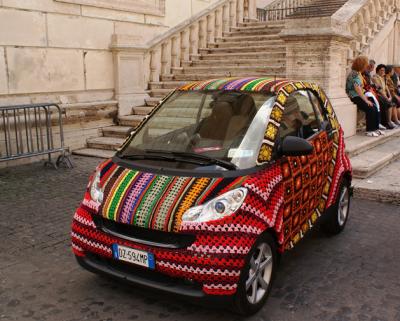 crochet_covered_smart_car.jpg